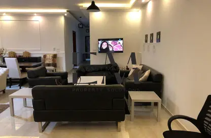 شقة - 3 غرف نوم - 3 حمامات للايجار في محور العروبة - المنطقة أ - حى جنوب الاكايمية - مدينة القاهرة الجديدة - القاهرة