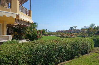 طابق كامل - 7 غرف نوم - 5 حمامات للبيع في العين باي - العين السخنة - السويس