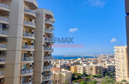 شقة - 3 غرف نوم - 2 حمامات للايجار في كورنيش المعمورة - المعمورة - حي ثان المنتزة - الاسكندرية