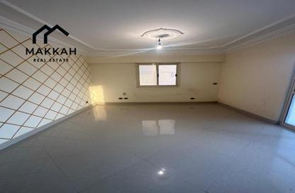 Apartment - 3 Bedrooms - 2 Bathrooms for rent in Salah Salem St. - Roxy - Heliopolis - Masr El Gedida - Cairo