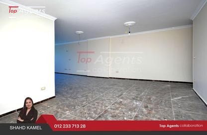 Apartment - 3 Bedrooms - 2 Bathrooms for sale in Al Maamoura - Hay Than El Montazah - Alexandria