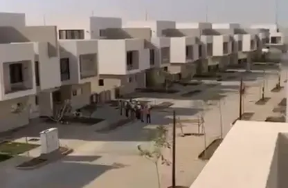 منزل مزدوج - 4 غرف نوم - 5 حمامات للبيع في كمبوند البروج - كمبوندات الشروق - مدينة الشروق - القاهرة