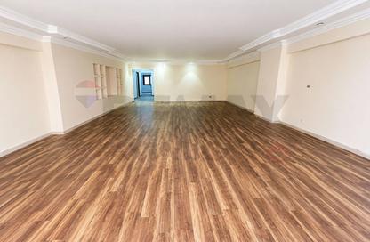 Apartment - 3 - 2 for sale in Al Geish Road - Glim - Hay Sharq - Alexandria