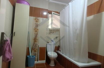 Apartment - 2 Bedrooms - 1 Bathroom for sale in Al Horreya Road - Saba Basha - Hay Sharq - Alexandria