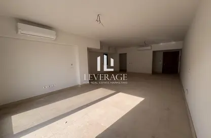 شقة - 2 غرف نوم - 2 حمامات للايجار في كمبوند البروج - كمبوندات الشروق - مدينة الشروق - القاهرة