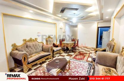 Apartment - 3 Bedrooms - 1 Bathroom for sale in Khaled Ibn Al Walid St. - Miami - Hay Awal El Montazah - Alexandria