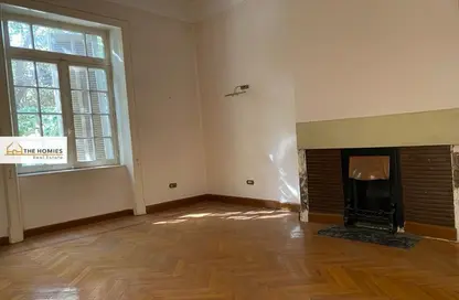 Apartment - 5 Bedrooms - 2 Bathrooms for sale in Al Kamel Mohamed St. - Zamalek - Cairo