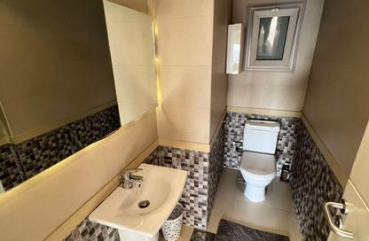 Apartment - 2 Bedrooms - 2 Bathrooms for rent in Ahmed Heshmat St. - Zamalek - Cairo