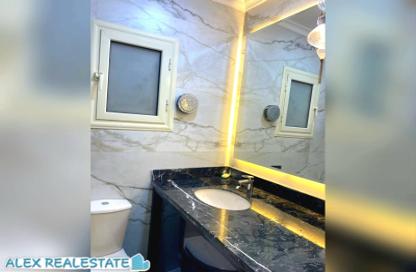شقة - 3 غرف نوم - 2 حمامات للايجار في شارع زكي رجب - سموحة - حي شرق - الاسكندرية
