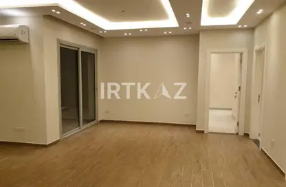 Apartment - 2 Bedrooms - 2 Bathrooms for sale in Palm Hills Village Gate - South Investors Area - New Cairo City - Cairo