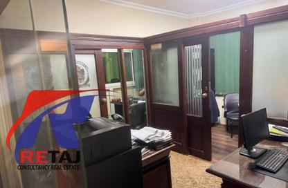 شقة - 4 غرف نوم - 2 حمامات للبيع في شارع الدكتور البطراوي - المنطقة الأولى - مدينة نصر - القاهرة