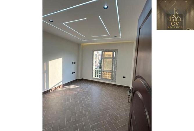 8600717 - Property Image 2