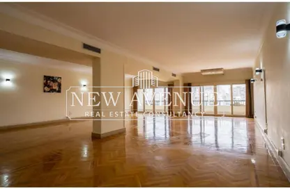 شقة - 4 غرف نوم - 3 حمامات للايجار في شارع شجرة الدر - الزمالك - القاهرة