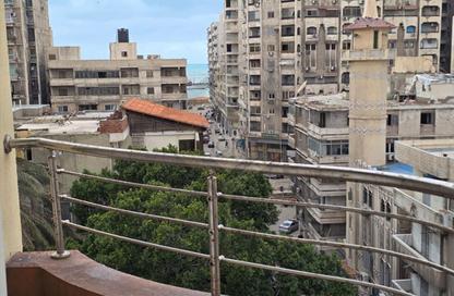 شقة - 4 غرف نوم - 3 حمامات للايجار في شارع الاقبال - لوران - حي شرق - الاسكندرية
