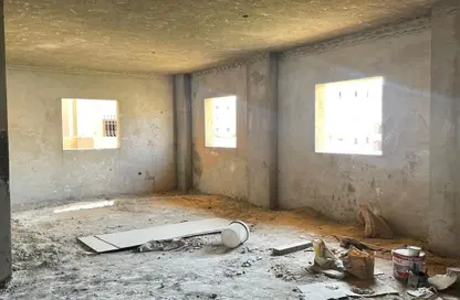 Apartment - 3 Bedrooms - 3 Bathrooms for sale in Abou El Houl - New Cairo City - Cairo