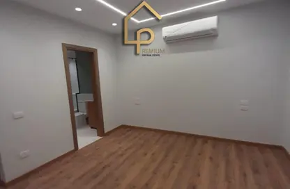 شقة - 3 غرف نوم - 3 حمامات للايجار في ذا كورت ياردز - كمبوندات الشيخ زايد - الشيخ زايد - الجيزة