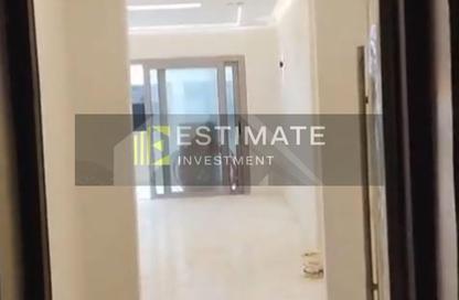شقة - 2 غرف نوم - 2 حمامات للايجار في جاليريا  مون فالى - المستثمرين الجنوبية - مدينة القاهرة الجديدة - القاهرة