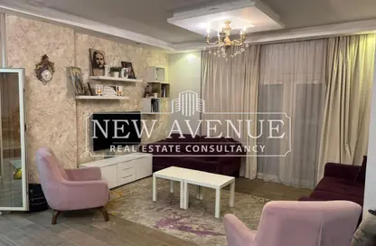 شقة - 4 غرف نوم - 3 حمامات للبيع في المنطقة السادسة شرق - مدينة الشروق - القاهرة