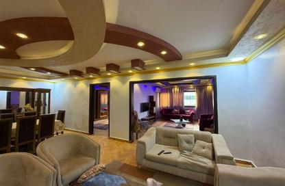 شقة - 3 غرف نوم - 3 حمامات للبيع في شارع شهاب - المهندسين - الجيزة