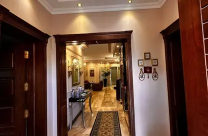 فيلا - 5 غرف نوم - 5 حمامات للبيع في جييرا - الحي الثالث عشر - الشيخ زايد - الجيزة