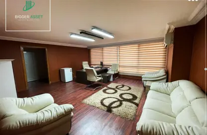 Office Space - 5 Bedrooms - 3 Bathrooms for rent in Cornish El Nile St. - Maadi - Hay El Maadi - Cairo