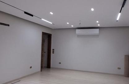 Apartment - 3 Bedrooms - 3 Bathrooms for rent in Garden Residence - Hyde Park - New Cairo City - Cairo