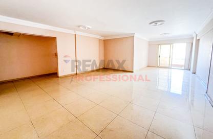 Apartment - 3 Bedrooms - 2 Bathrooms for sale in Ibn Al Nadim St. - Bolkly - Hay Sharq - Alexandria