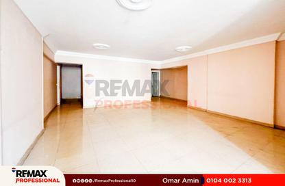Apartment - 3 Bedrooms - 2 Bathrooms for sale in Ibn Al Nadim St. - Bolkly - Hay Sharq - Alexandria