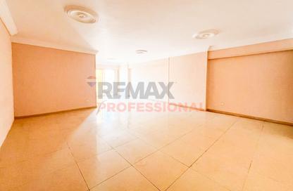 Apartment - 3 Bedrooms - 2 Bathrooms for sale in Ibn Al Nadim St. - Bolkly - Hay Sharq - Alexandria