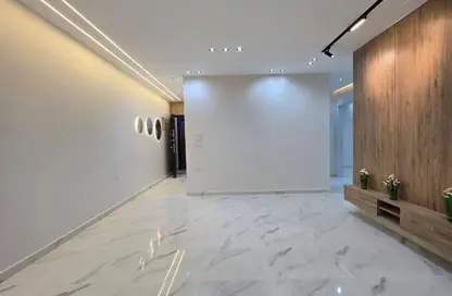 شقة - 3 غرف نوم - 2 حمامات للبيع في البوابة الرابعة القديمة - حورس - حدائق الاهرام - الجيزة