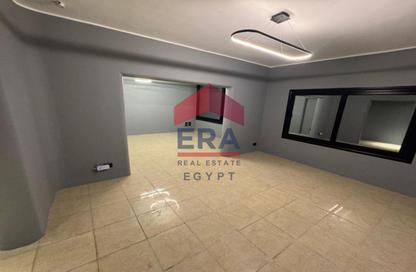 Apartment - 4 Bedrooms - 2 Bathrooms for rent in Cornish El Nile St. - Maadi - Hay El Maadi - Cairo