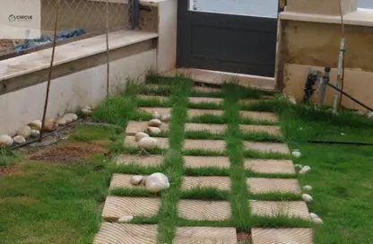 شقة - 2 غرف نوم - 2 حمامات للبيع في ذا فيلدج - المستثمرين الجنوبية - مدينة القاهرة الجديدة - القاهرة