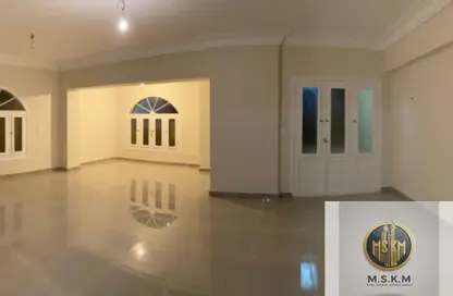 شقة - 4 غرف نوم - 2 حمامات للبيع في شارع رقم 3 - الحي الاول - التجمع الخامس - مدينة القاهرة الجديدة - القاهرة