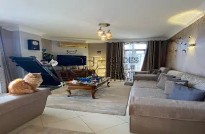 Apartment - 3 Bedrooms - 2 Bathrooms for sale in El Laselky St. - Hay El Maadi - Cairo
