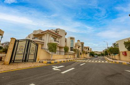Villa - 5 Bedrooms - 4 Bathrooms for sale in Golden Heights - North Investors Area - New Cairo City - Cairo