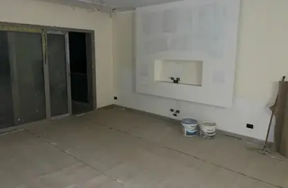 شقة - 2 غرف نوم - 2 حمامات للبيع في جاليريا  مون فالى - المستثمرين الجنوبية - مدينة القاهرة الجديدة - القاهرة