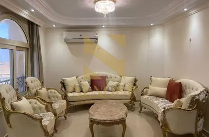 شقة - 4 غرف نوم - 2 حمامات للايجار في شارع 16 - الحي الحادي عشر - الشيخ زايد - الجيزة