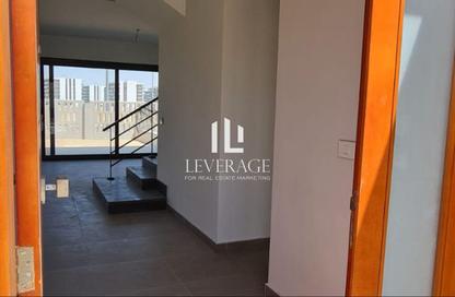 تاون هاوس - 3 - 3 للبيع في كمبوند البروج - كمبوندات الشروق - مدينة الشروق - القاهرة