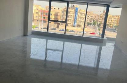 Office Space - 3 Bedrooms for sale in The Gate Plaza Mall - 10th District - Sheikh Zayed City - Giza