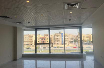Office Space - 3 Bedrooms for sale in The Gate Plaza Mall - 10th District - Sheikh Zayed City - Giza