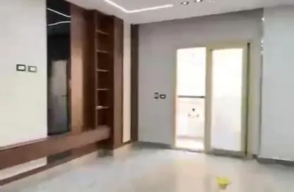 شقة - 3 غرف نوم - 2 حمامات للبيع في البوابة الثالثة القديمة - خفرع - حدائق الاهرام - الجيزة