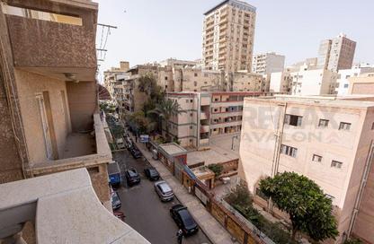 شقة - 3 غرف نوم - 2 حمامات للبيع في زيزينيا - حي شرق - الاسكندرية