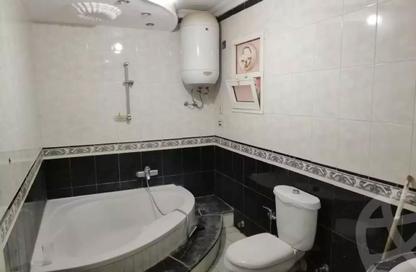 Apartment - 3 Bedrooms - 2 Bathrooms for sale in Hassan Abd Al Aziz St. - 9th Zone - Nasr City - Cairo