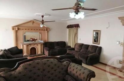 Apartment - 3 Bedrooms - 2 Bathrooms for sale in Hassan Abd Al Aziz St. - 9th Zone - Nasr City - Cairo