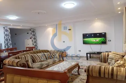 Apartment - 3 Bedrooms - 2 Bathrooms for sale in Street 10 - Maadi - Hay El Maadi - Cairo
