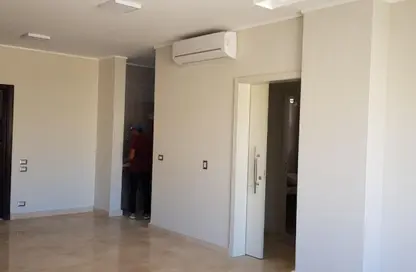 شقة - 1 حمام للايجار في فيلدج جيت - المستثمرين الجنوبية - مدينة القاهرة الجديدة - القاهرة