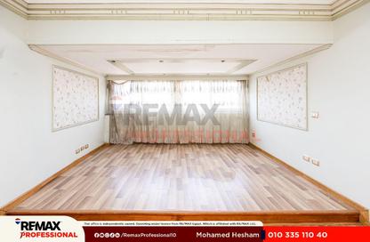 Apartment - 4 Bedrooms - 3 Bathrooms for sale in Abdel Salam Aref St. - Laurent - Hay Sharq - Alexandria