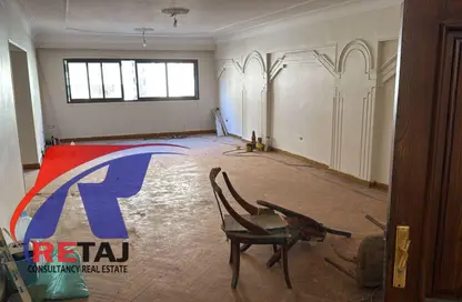 Apartment - 7+ Bedrooms - 3 Bathrooms for sale in Moez Al Dawla St. - 6th Zone - Nasr City - Cairo