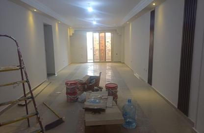 Office Space - 3 Bedrooms - 2 Bathrooms for rent in Ahmed Al Zomor St. - 9th Zone - Nasr City - Cairo