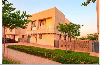 Villa - 4 - 5 for sale in Al Burouj Compound - El Shorouk Compounds - Shorouk City - Cairo